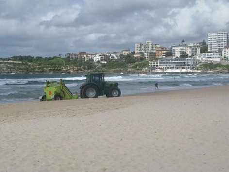 Bondi Beach, AU Beach Cleaning Machine